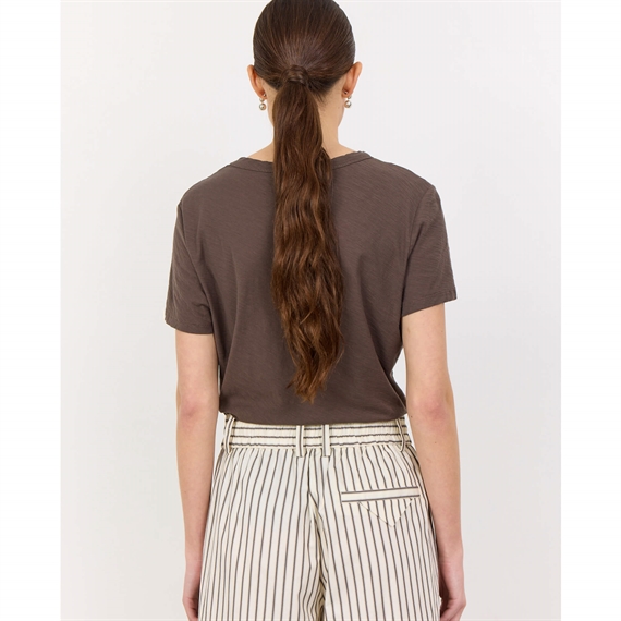 Levete Room LR-ANY 1 T-shirt, Chocolate 